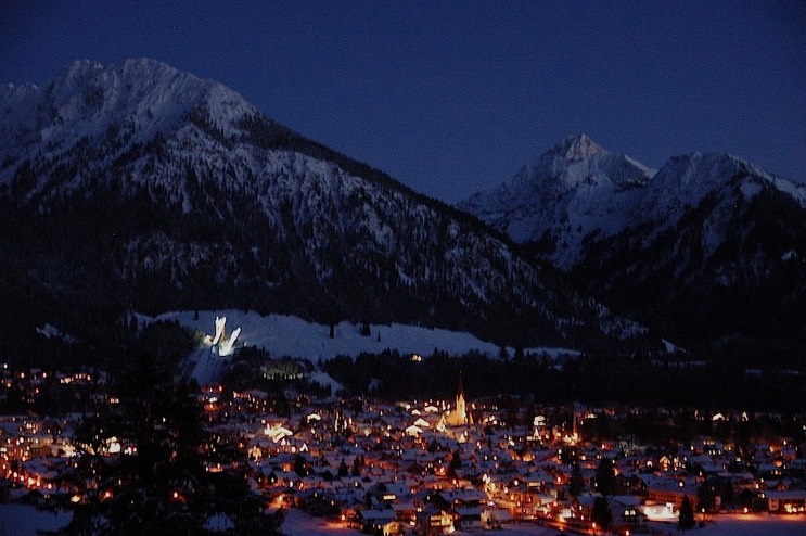 Nächtlicher Blick über Oberstdorf